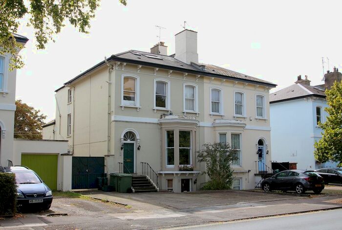 1 Bedroom Flat To Rent In Queens Road, Cheltenham, Glos, GL50