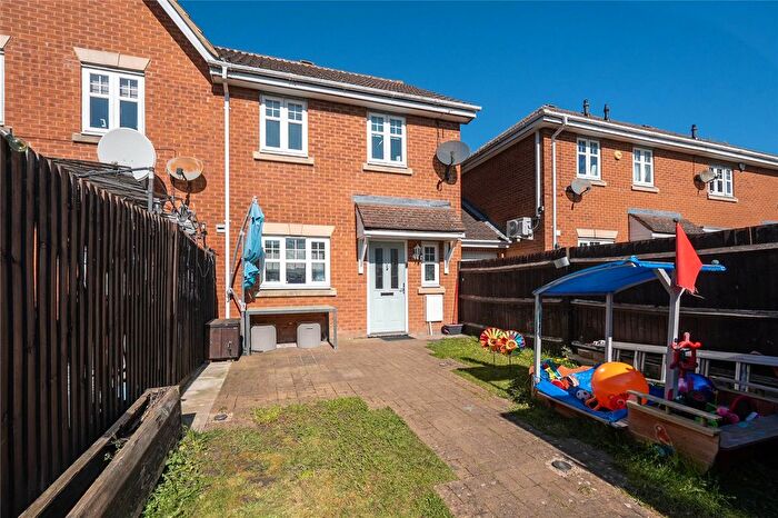3 Bedroom Terraced House For Sale In Frenchs Gate, Dunstable, Bedfordshire, LU6