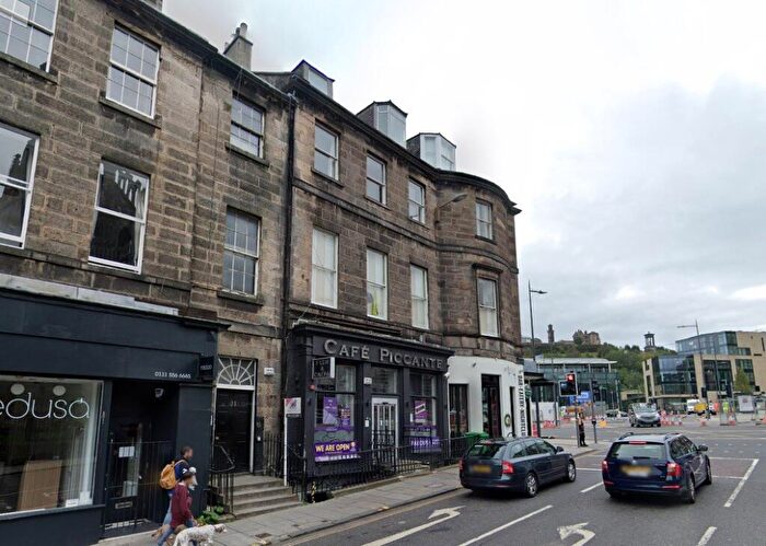 1 Bedroom Terraced House To Rent In Broughton Street, Edinburgh, EH1