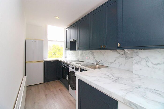 2 Bedroom Flat To Rent In Heathfield Road, Acton, W3