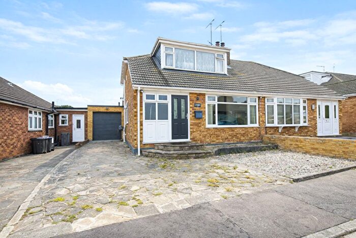4 Bedroom Bungalow For Sale In Wren Close, Leigh-On-Sea, Essex, SS9