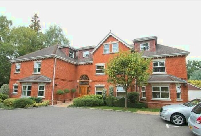 2 Bedroom Flat To Rent In Crawley Hill, Camberley GU15
