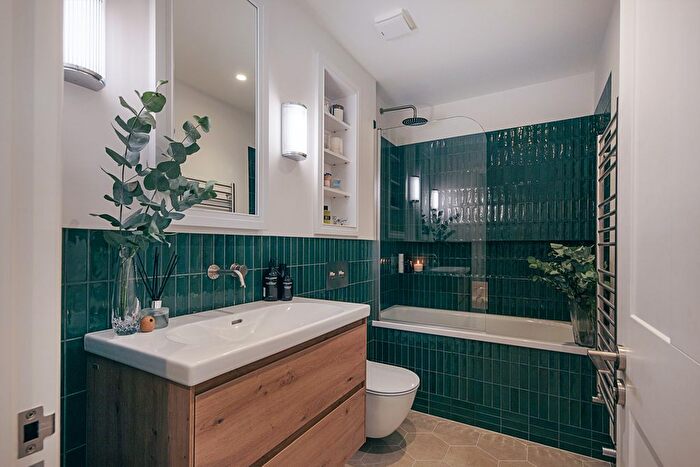 1 Bedroom Detached House For Sale In Kings Head Passage, London, SW4