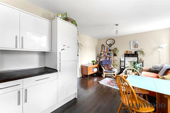 1 Bedroom Flat To Rent In Amhurst Road, London, N16