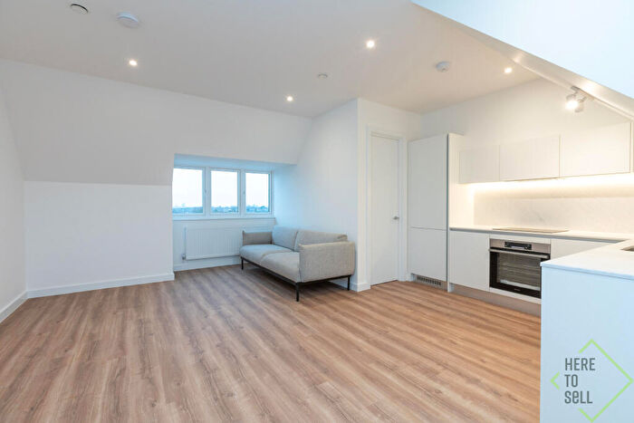 1 Bedroom Flat To Rent In Solent Lodge, Green Lanes, Palmers Green, London, N13