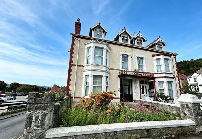 2 Bedroom Apartment For Sale In York Road, Llandudno, LL30
