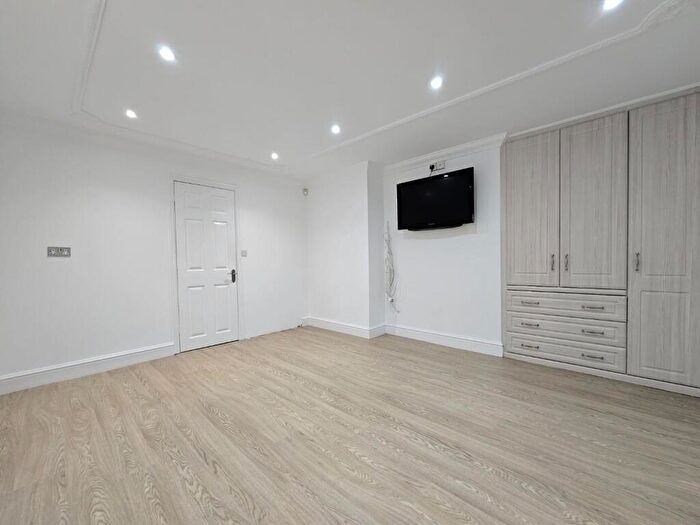 5 Bedroom Semi-Detached House To Rent In St Peters Gardens, Weston Favell, Northampton, NN3