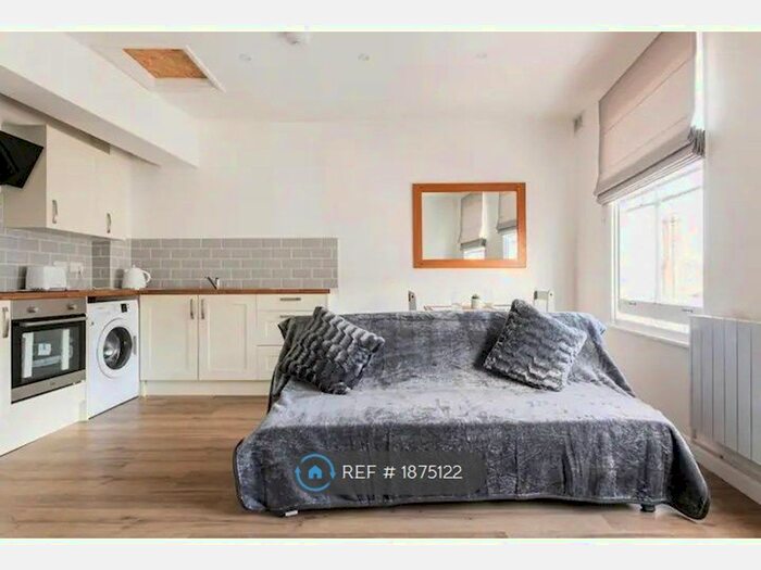 1 Bedroom Flat To Rent In St Augustines Road, Ramsgate, CT11