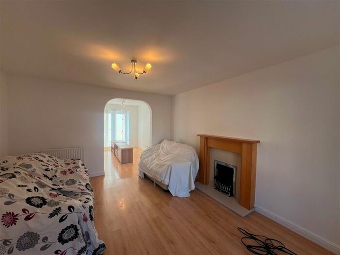 3 Bedroom Detached House To Rent In Pennyfields, BoltonUponDearne