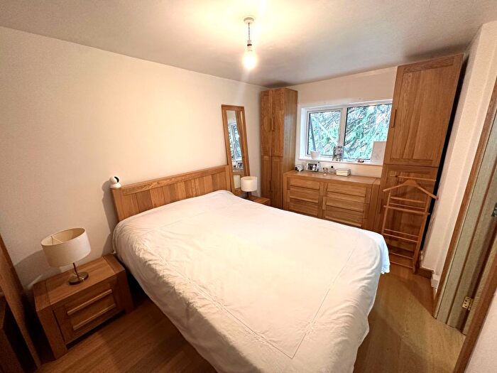 1 Bedroom Flat For Sale In Fairview Avenue, Woking, GU22