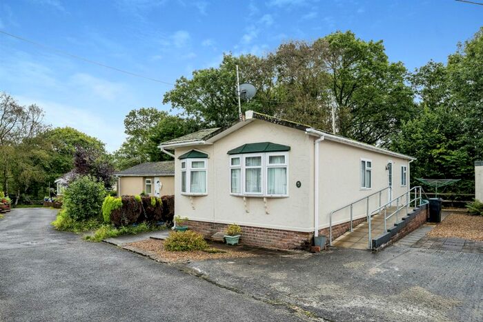 2 Bedroom Mobile/park Home For Sale In Neath Road, Bryncoch, Neath, SA10