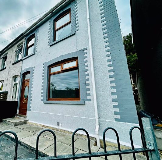 3 Bedroom Semi-Detached House To Rent In Pontneathvaughan Road, Neath, SA11