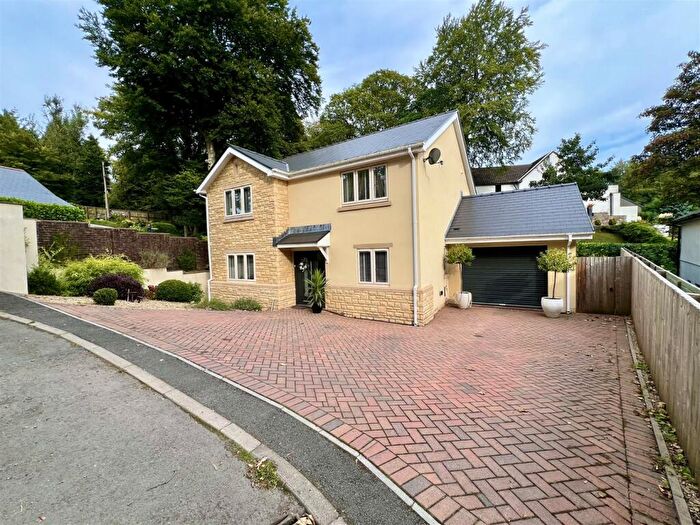 4 Bedroom Detached House For Sale In Cwmynysminton Road, Aberdare, CF44