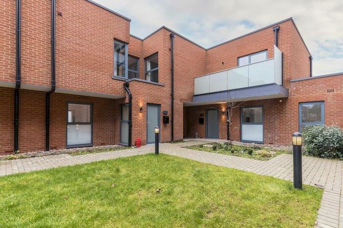 2 Bedroom Flat To Rent In East Road, London, SW19