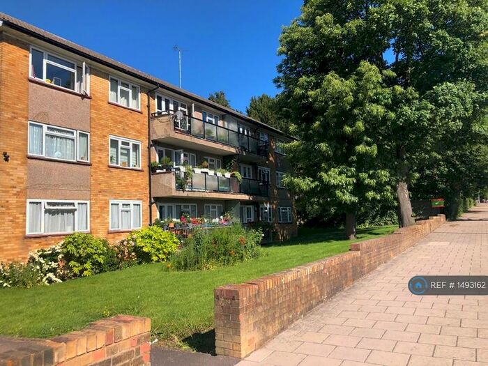 2 Bedroom Flat To Rent In Great North Road, New Barnet, Barnet, EN5