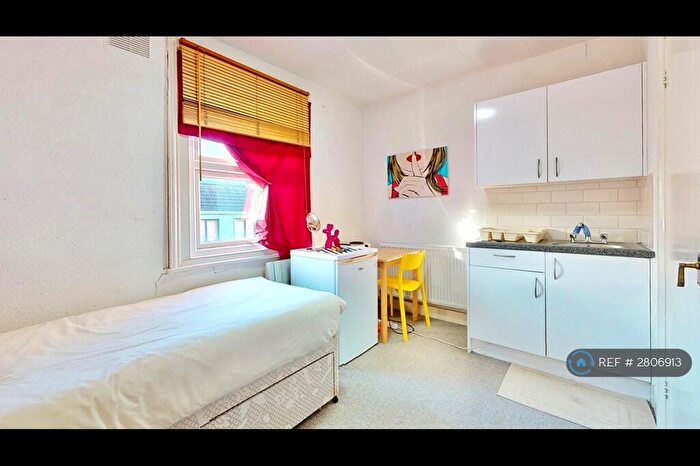 Studio To Rent In Golders Green Road, London, NW11