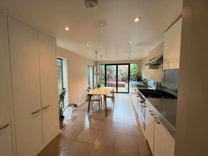 4 Bedroom Property To Rent In Barnwell Road, Brixton, London, SW2