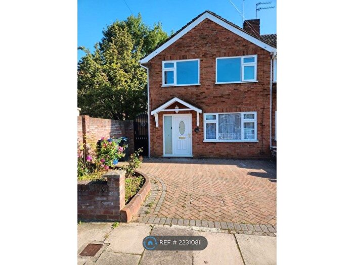3 Bedroom End Of Terrace House To Rent In Kingston Close, Northolt, UB5