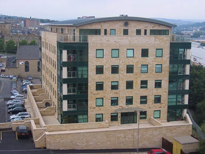 2 Bedroom Flat To Rent In Stonegate House, Stone Street, Bradford, West Yorkshire, BD1