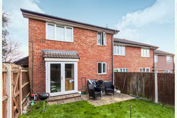 1 Bedroom Property To Rent In Angel Place, Binfield, Bracknell, RG42
