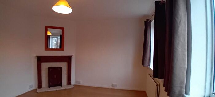 2 Bedroom Flat For Sale In Church Hill Road, Barnet, North London, EN4