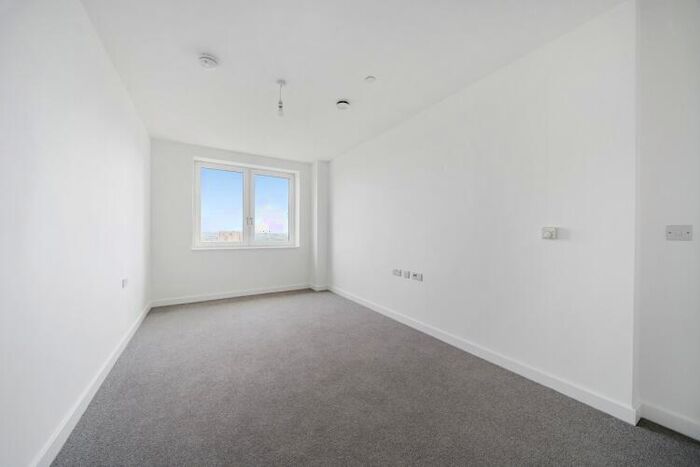 2 Bedroom Apartment To Rent In St Pauls Road Barking, IG11