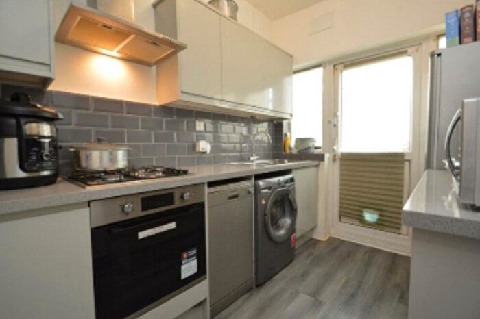 5 Bedroom Property To Rent In Widecombe Gardens, Ilford, Essex, IG4