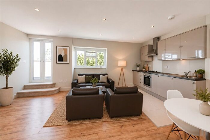 1 Bedroom Flat For Sale In Ariel Court, Goldhawk Road, Shepherd's Bush, W12