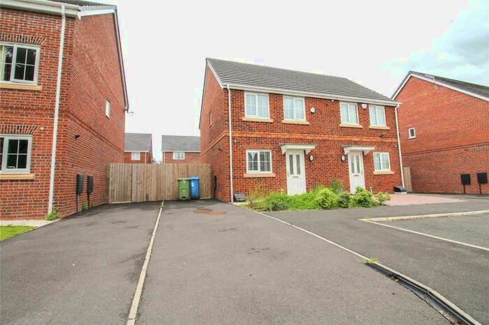 2 Bedroom Semi-Detached House To Rent In Sunnybrow Close, Oldham, OL8