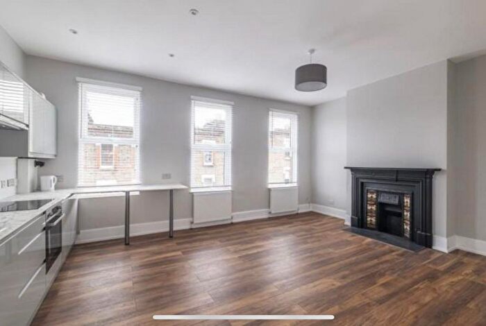 2 Bedroom Flat For Sale In Leopold Road, London, SW19