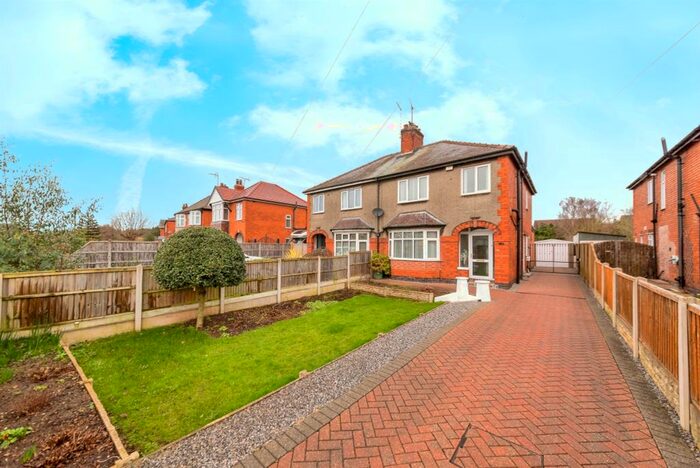 4 Bedroom Semi-Detached House For Sale In Kelham Road, Newark, NG24