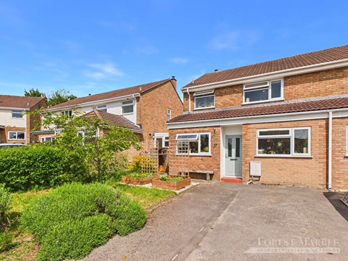 3 Bedroom Semi-Detached House For Sale In Lynfield Road, Frome, BA11