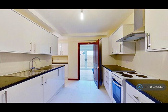 6 Bedroom Terraced House To Rent In The Bittoms, Central Kingston, KT1