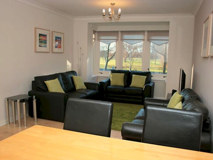 2 Bedroom Flat To Rent In Greenhead Street, Glasgow, G40