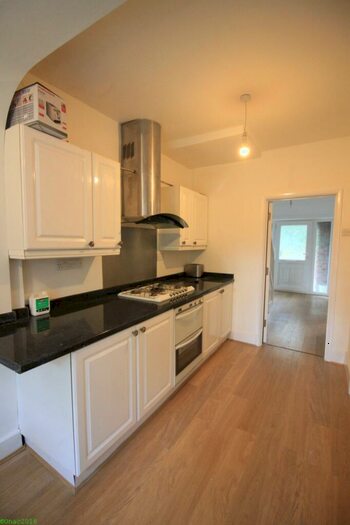 6 Bedroom Detached House To Rent In Middleborough Road, Coundon, Coventry, CV1