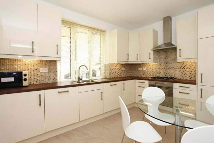 3 Bedroom Flat To Rent In Finchley Road, Hampstead, London, NW3