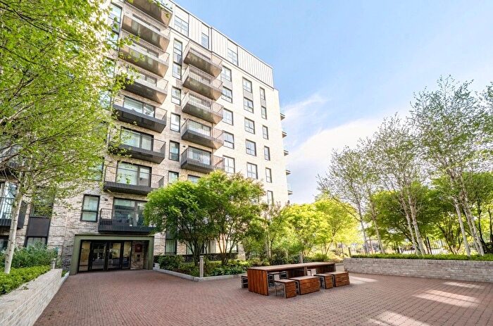2 Bedroom Flat For Sale In Greenleaf Walk, Southall, UB1
