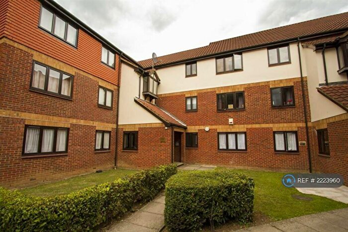 2 Bedroom Flat To Rent In Fieldfare Court, Colindale, NW9