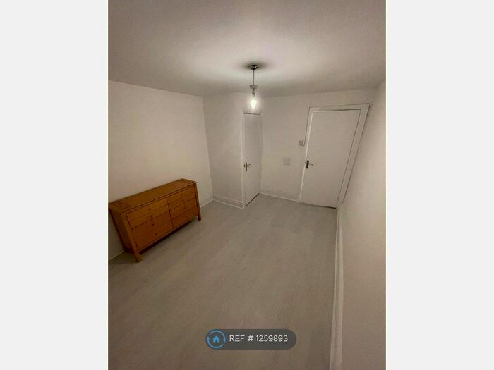 1 Bedroom Flat To Rent In Market Street, Shaw, Oldham, OL2