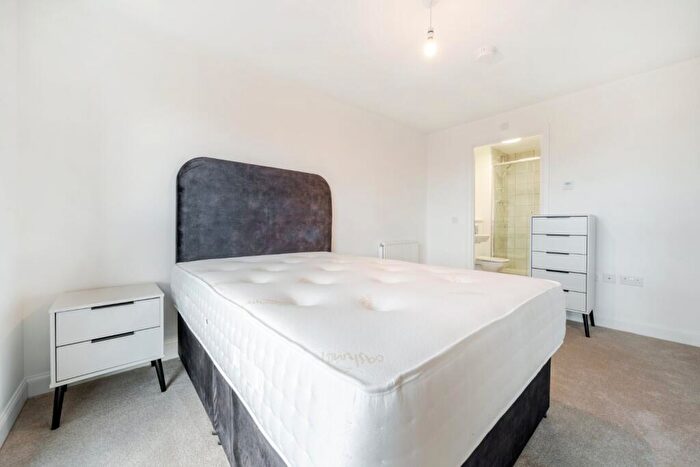 3 Bedroom Flat To Rent In Kilpatrick Grove, Edinburgh, EH6