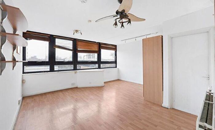 1 Bedroom Flat For Sale In Flat Mayfield House, London, E2