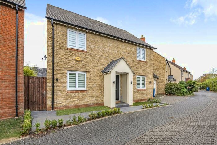 4 Bedroom Detached House To Rent In Kempton Close, Bicester, OX26