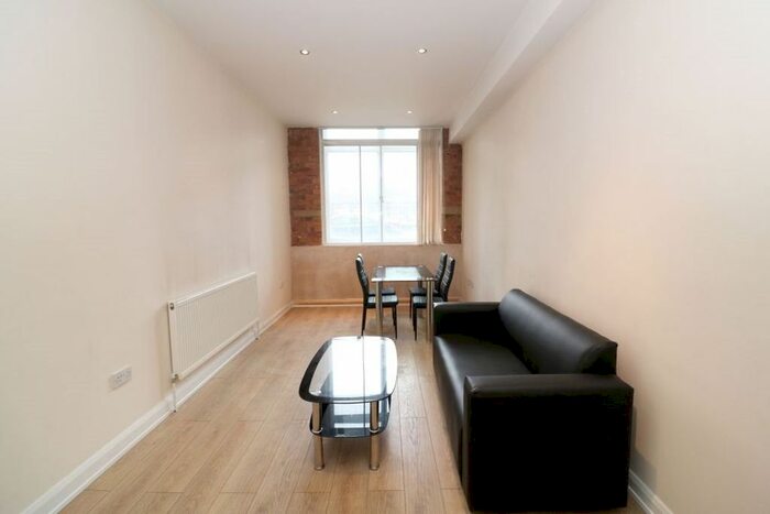 2 Bedroom Flat To Rent In Canal House, Bradford, BD1