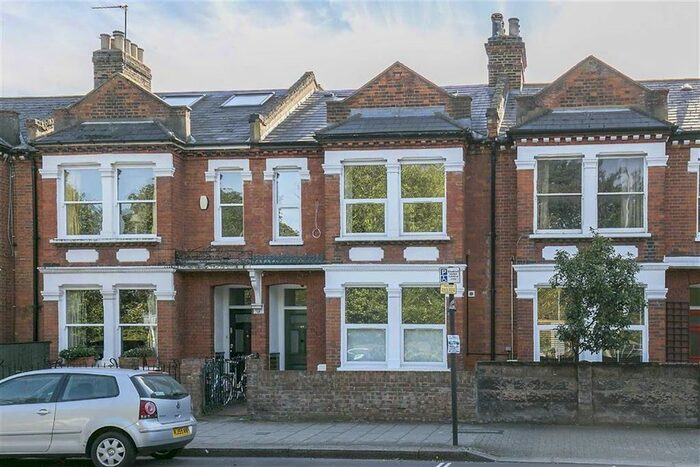 3 Bedroom Flat To Rent In Putney Bridge Road, Putney SW15