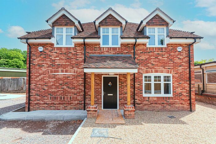 2 Bedroom Flat To Rent In Devonshire Court, Crowthorne, RG45