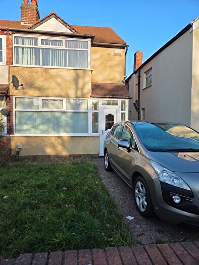 3 Bedroom Semi Detached House To Rent In Reedswood Lane, Walsall, WS2