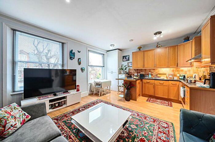 1 Bedroom Apartment For Sale In Englands Lane, Belsize Park, NW3