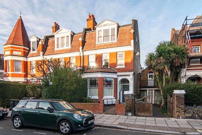 2 Bedroom Flat For Sale In Weston Park, London, N8
