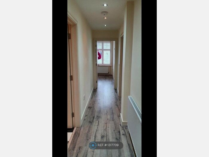 2 Bedroom Flat To Rent In Bank House, Crowborough TN6