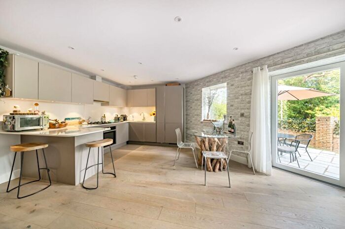 1 Bedroom Flat For Sale In Court Lane, Oaks View Court Lane, KT19